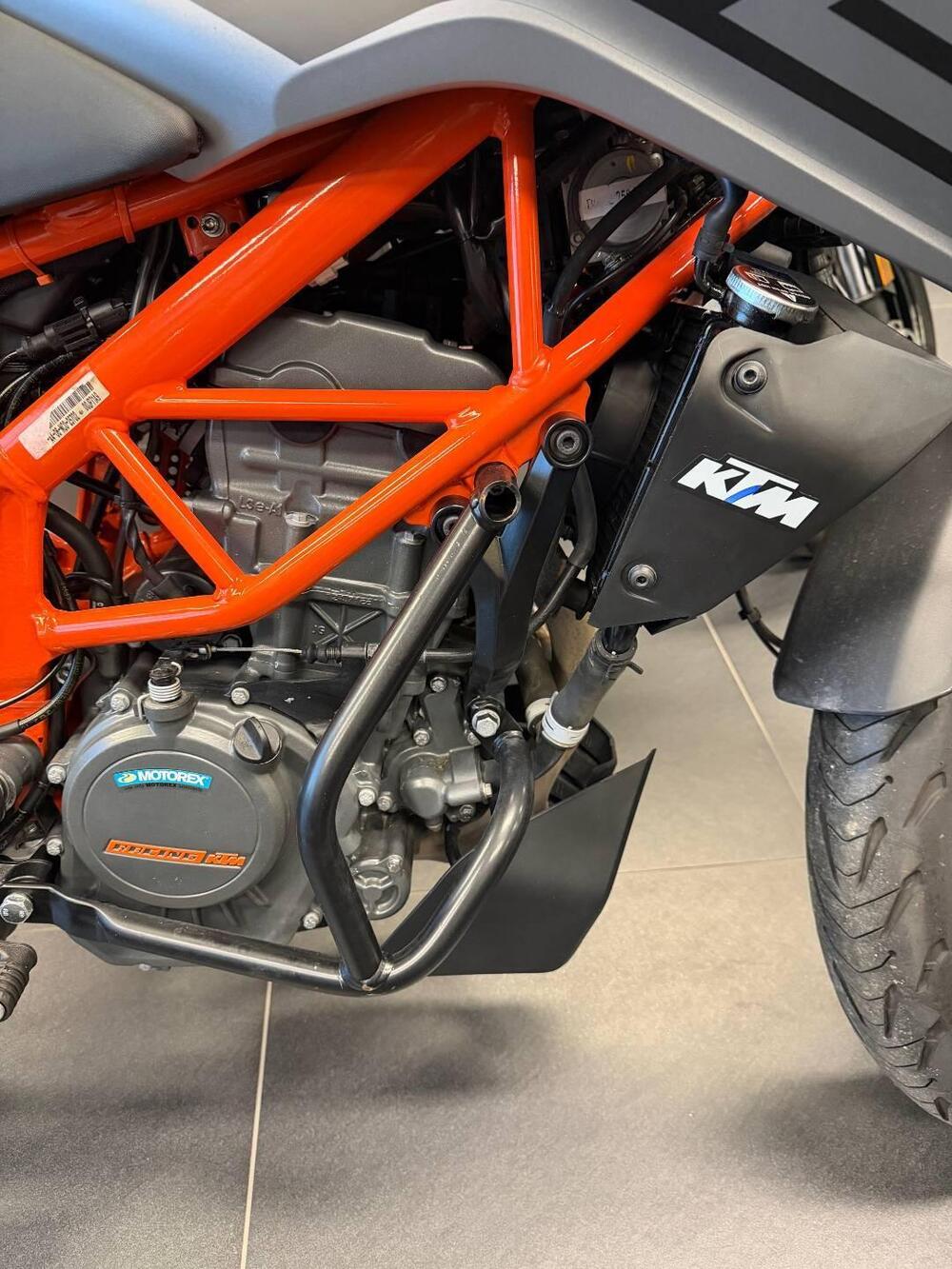 KTM 125 Duke (2021 - 23) (2)
