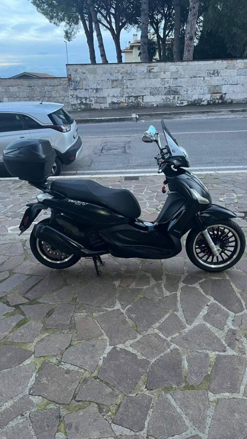 Piaggio Beverly 300 i.e. Police ABS-ASR (2017 - 20) (2)