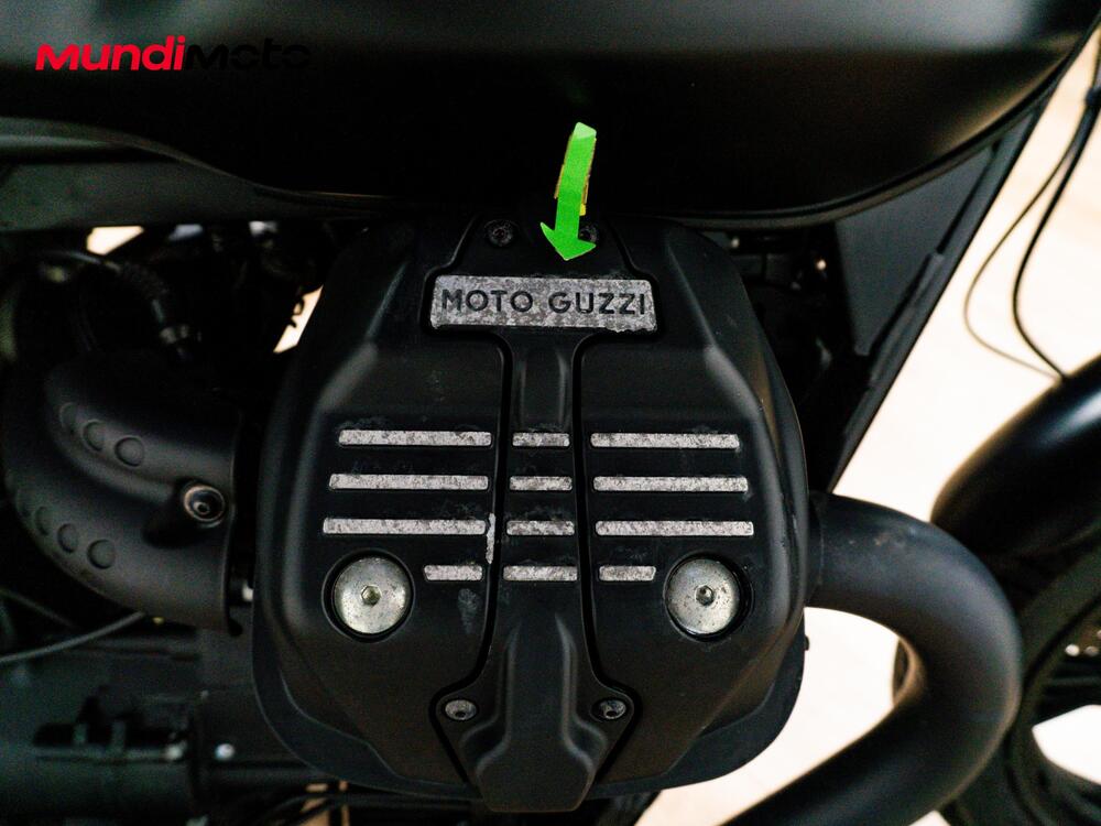 Moto Guzzi V7 III Stone (2017 - 20) (14)