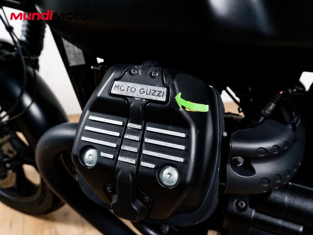 Moto Guzzi V7 III Stone (2017 - 20) (15)