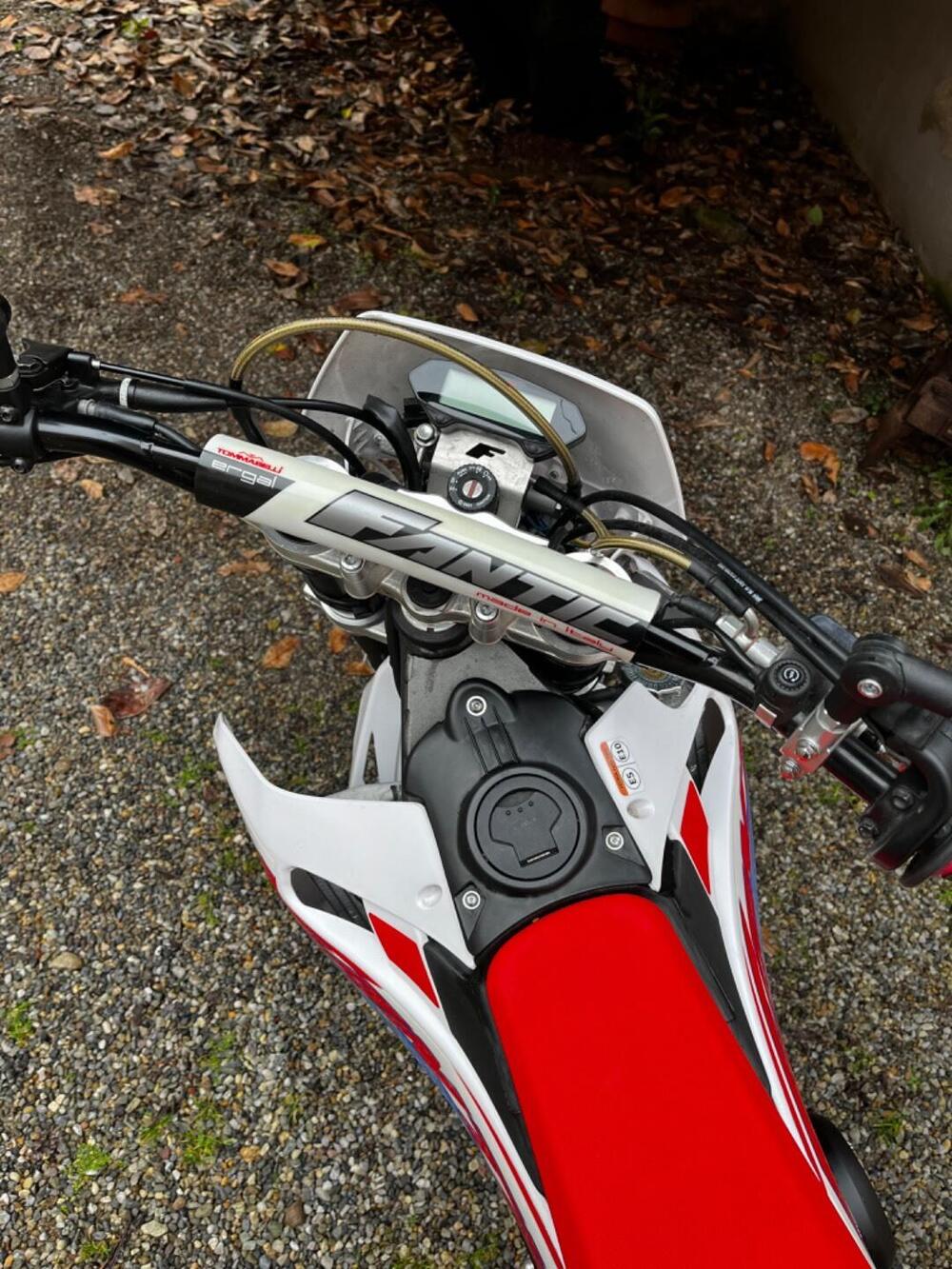 Fantic Motor Motard 125 Performance 4t (2020) (11)