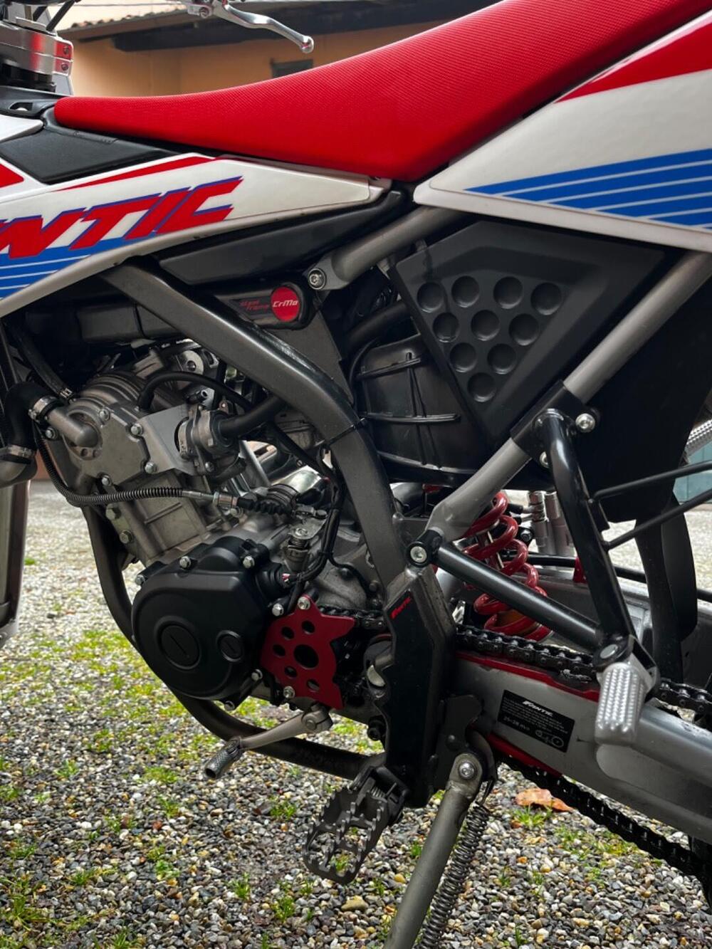 Fantic Motor Motard 125 Performance 4t (2020) (12)