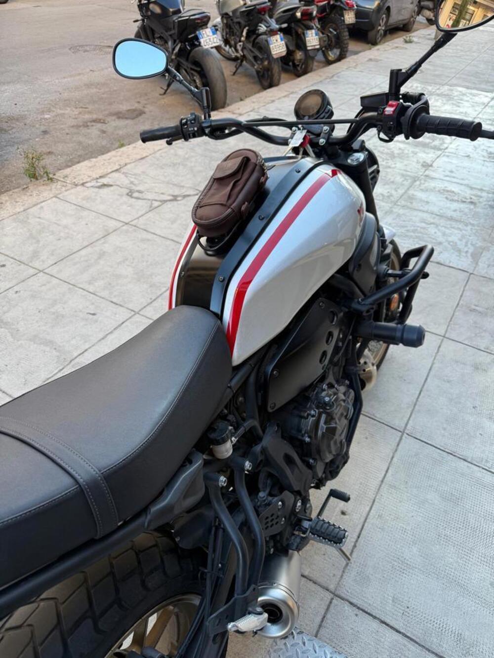 Yamaha XSR 700 XTribute (2022 - 24) (4)