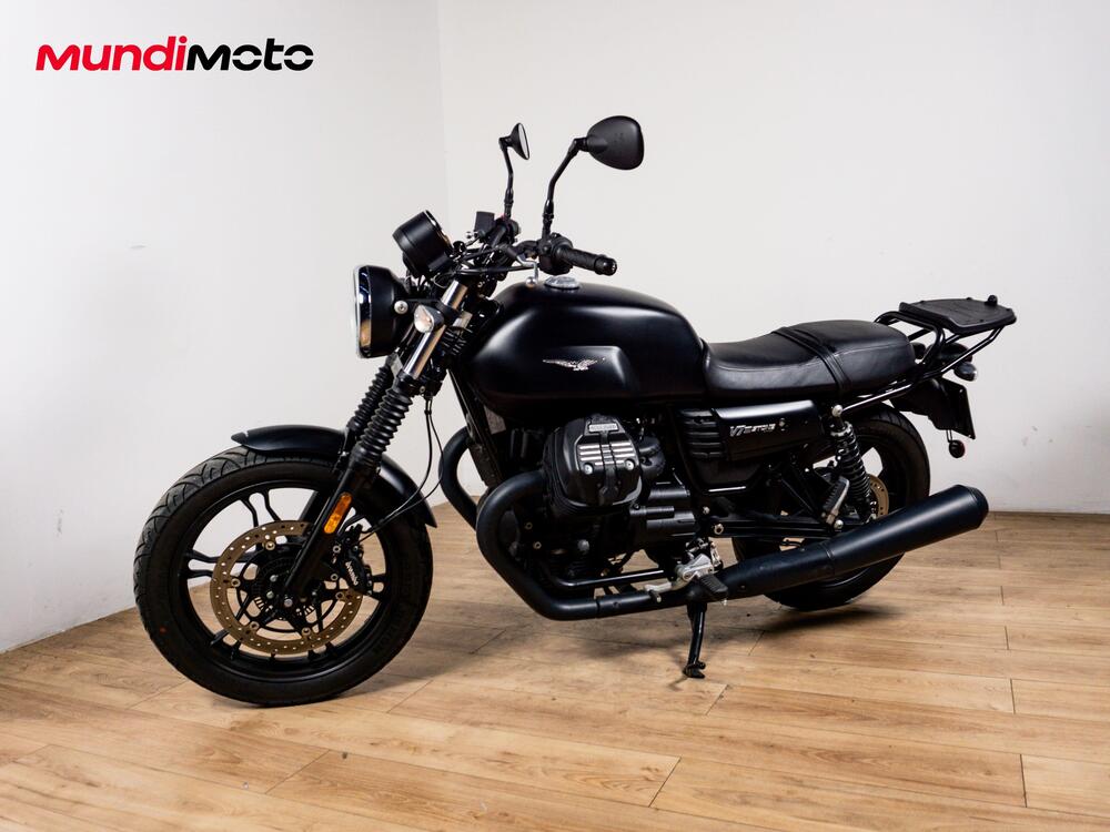 Moto Guzzi V7 III Stone (2017 - 20) (8)