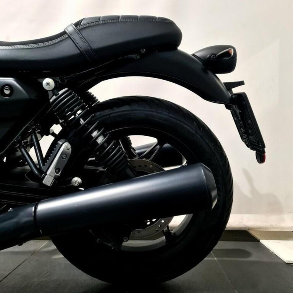 Moto Guzzi V7 Stone (2021 - 24) (13)