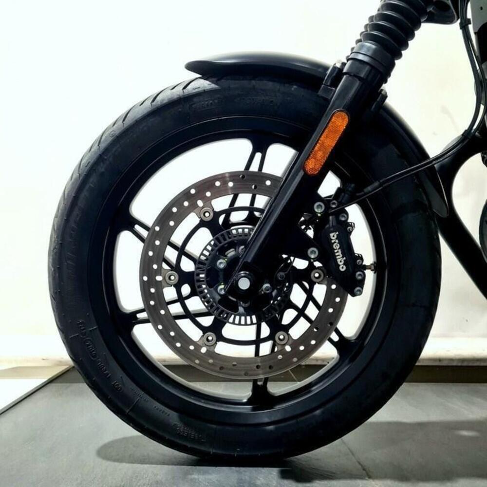 Moto Guzzi V7 Stone (2021 - 24) (7)