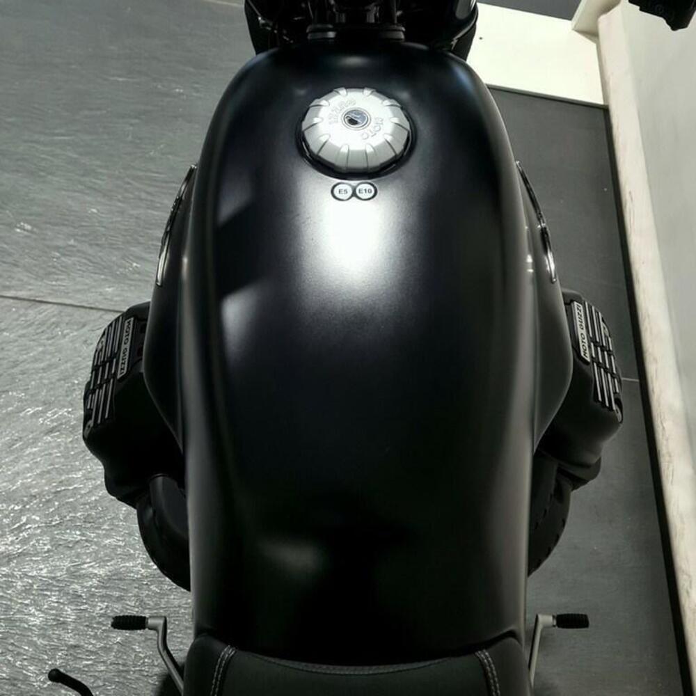 Moto Guzzi V7 Stone (2021 - 24) (6)