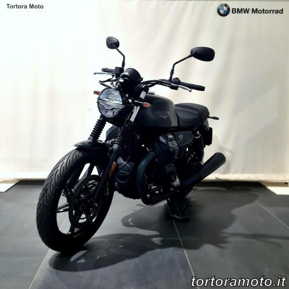 Moto Guzzi V7 Stone (2021 - 24) (3)