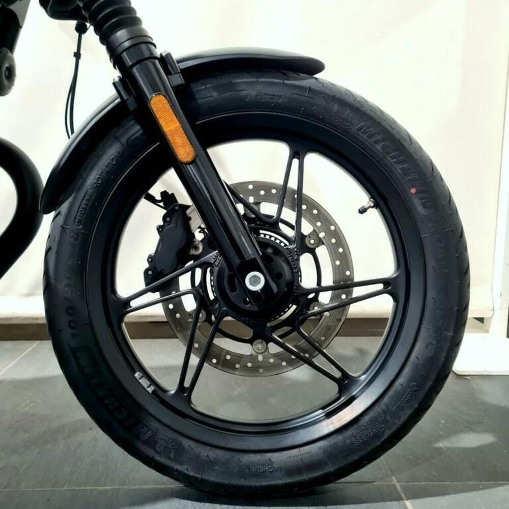 Moto Guzzi V7 Stone (2021 - 24) (15)