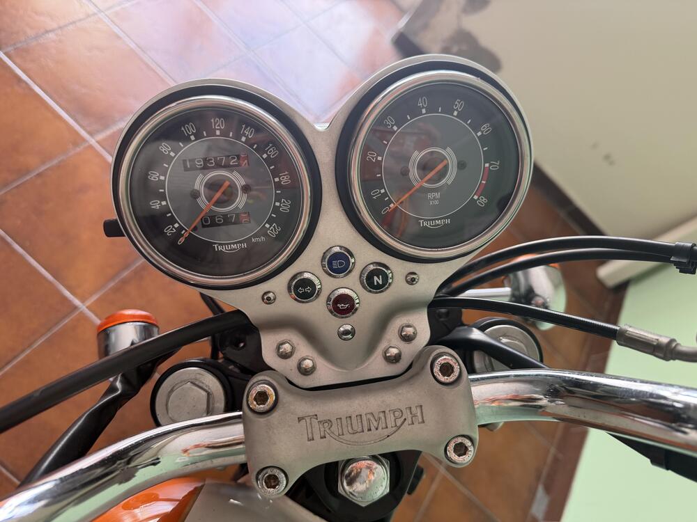 Triumph Bonneville T100 (2001 - 07) (5)