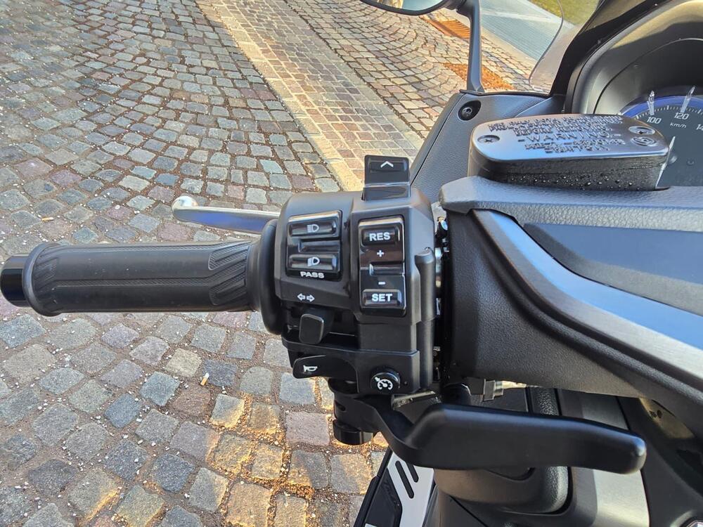 Yamaha T-Max 560 Tech Max (2021) (14)