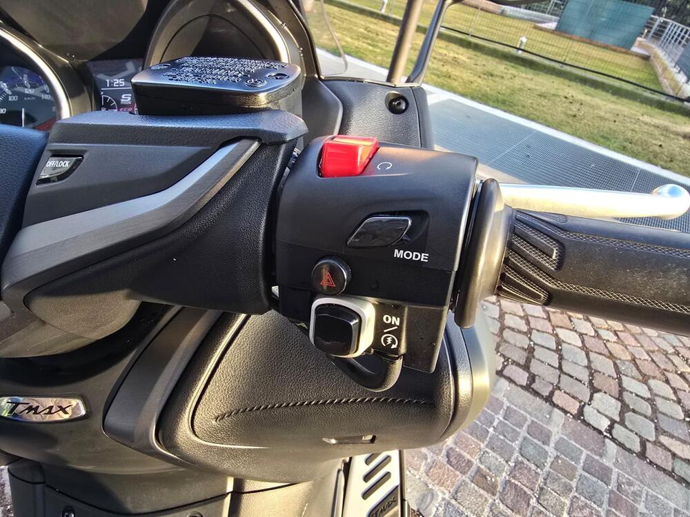 Yamaha T-Max 560 Tech Max (2021) (15)