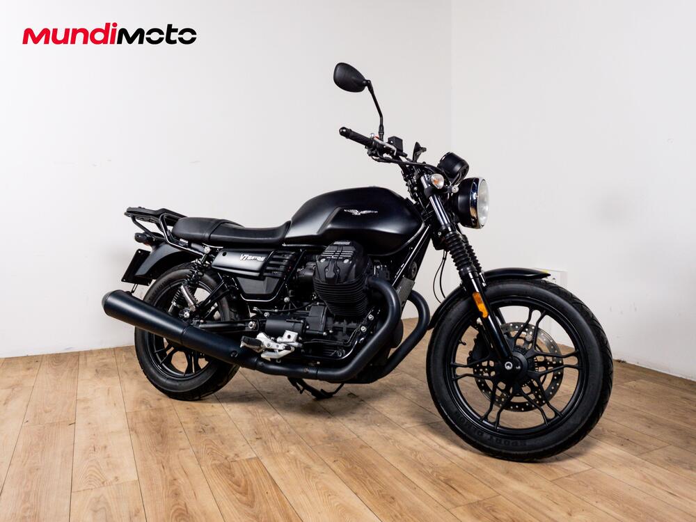 Moto Guzzi V7 III Stone (2017 - 20) (2)