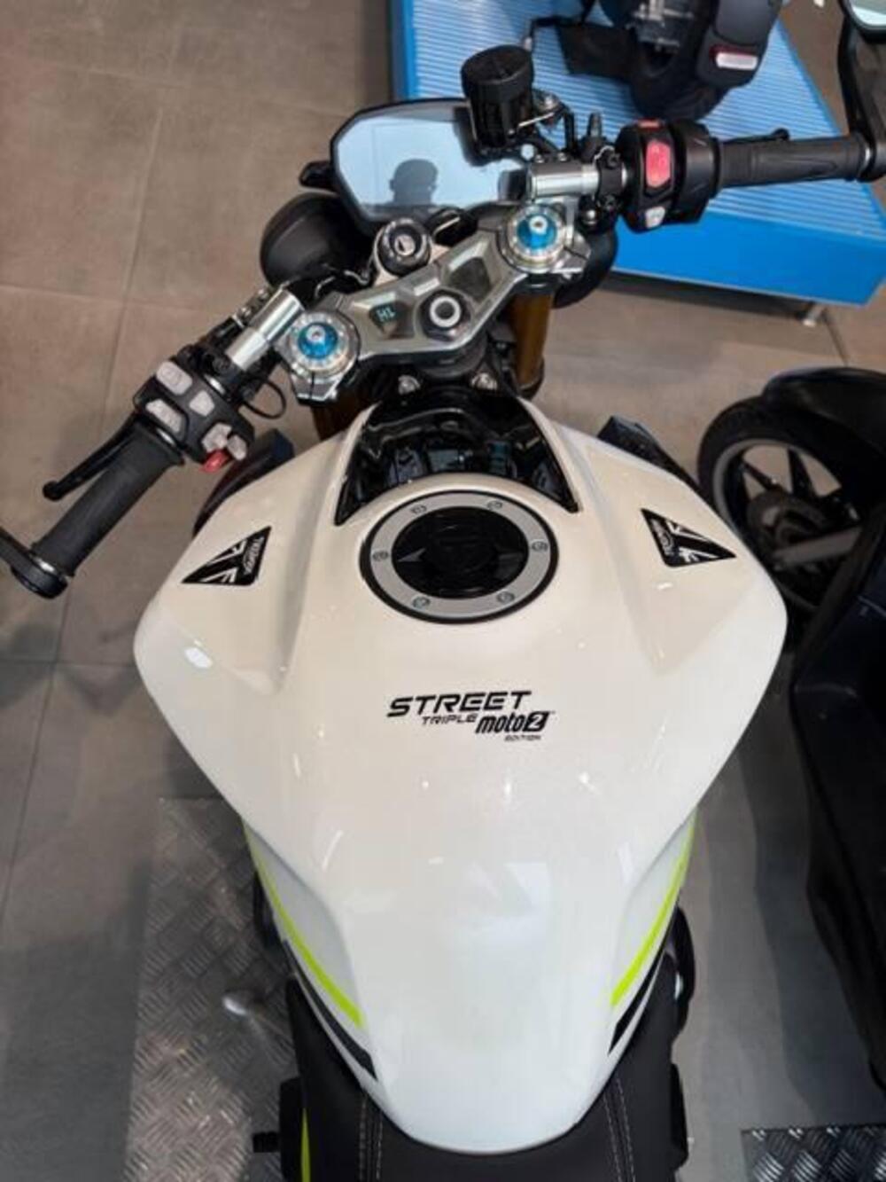 Triumph Street Triple 765 Moto2 Edition (2023 - 24) (4)