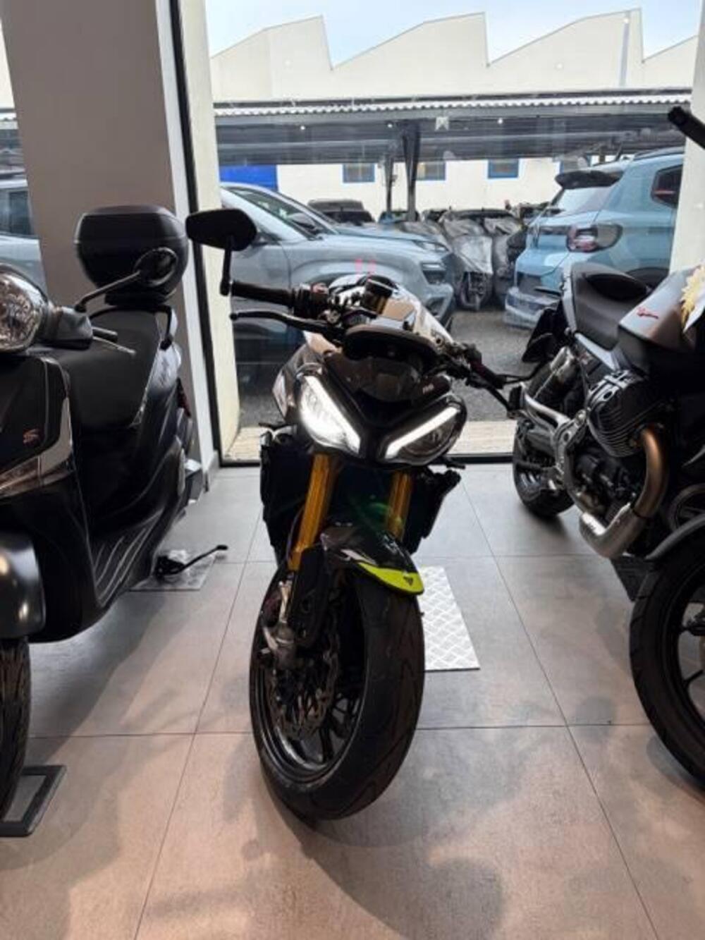 Triumph Street Triple 765 Moto2 Edition (2023 - 24) (3)