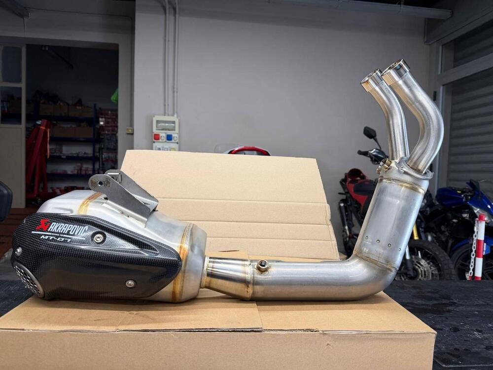 Scarico Akrapovic per mt07 2025/26 (2)