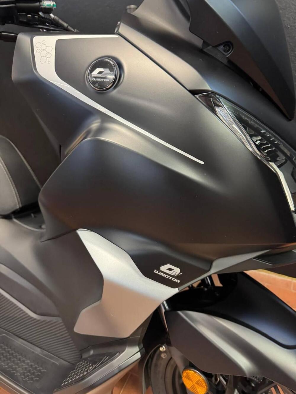 QJ Motor MTX 300 (2025 - 26) (5)