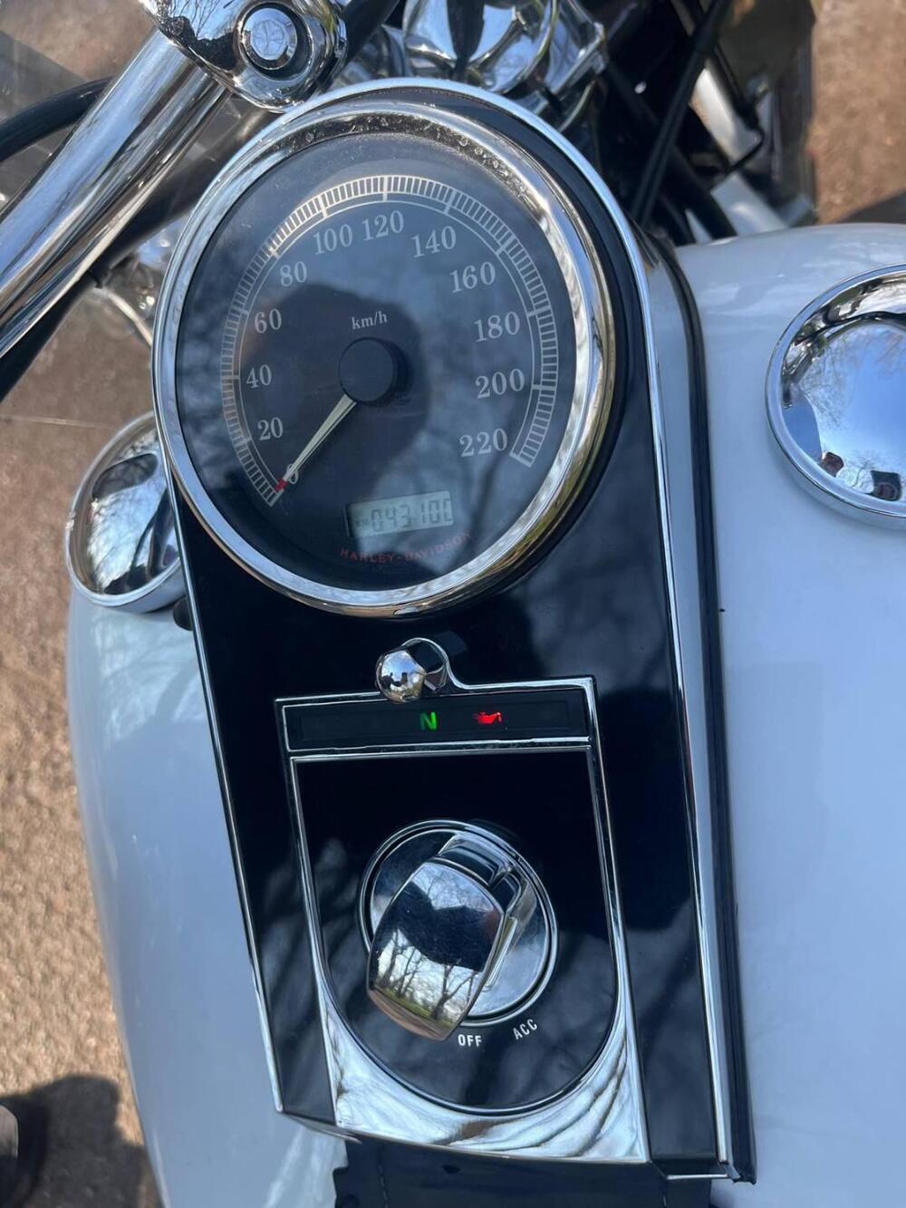 Harley-Davidson 1450 Deluxe (2005 - 06) - FLSTNI (3)