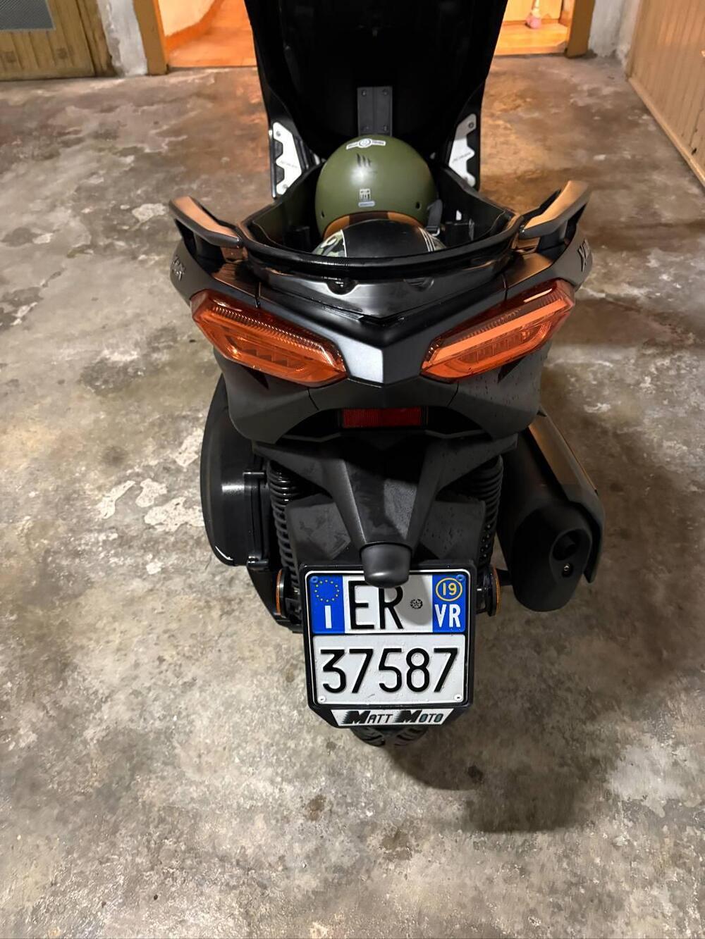 Yamaha X-Max 300 Iron Max (2019 - 20) (2)