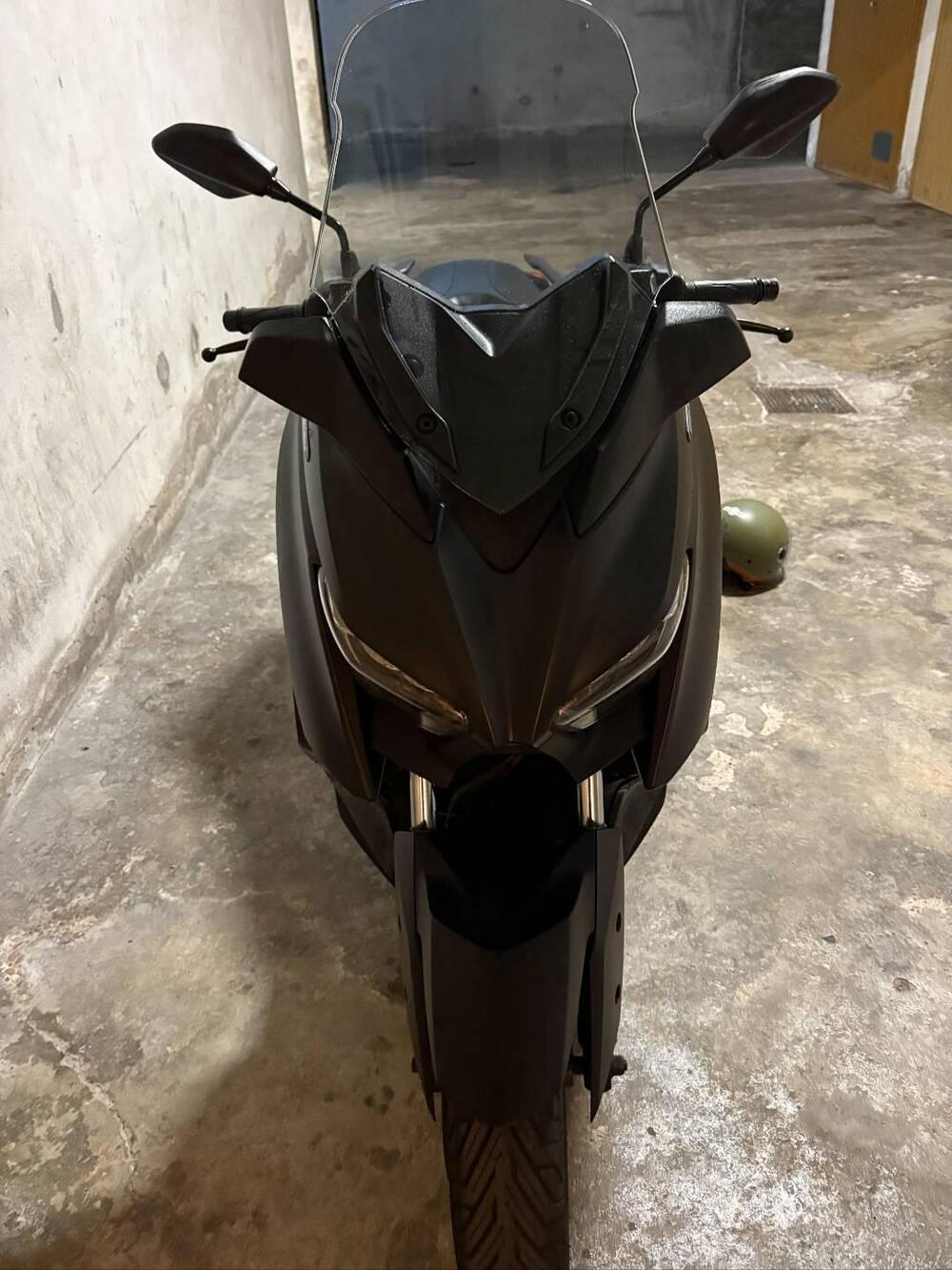Yamaha X-Max 300 Iron Max (2019 - 20) (6)
