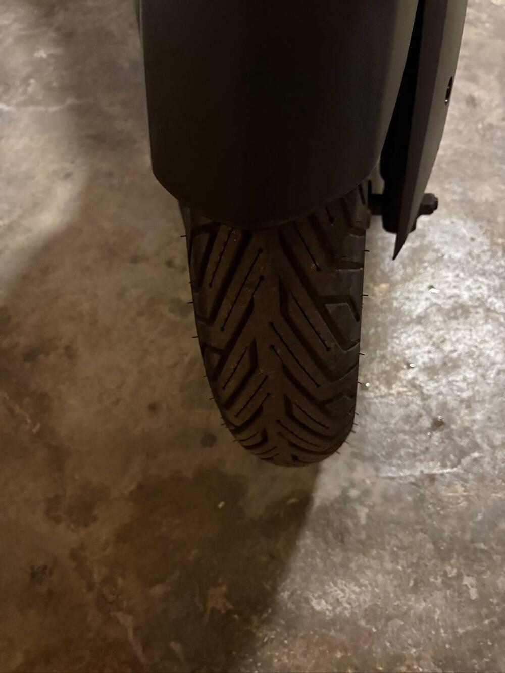 Yamaha X-Max 300 Iron Max (2019 - 20) (7)