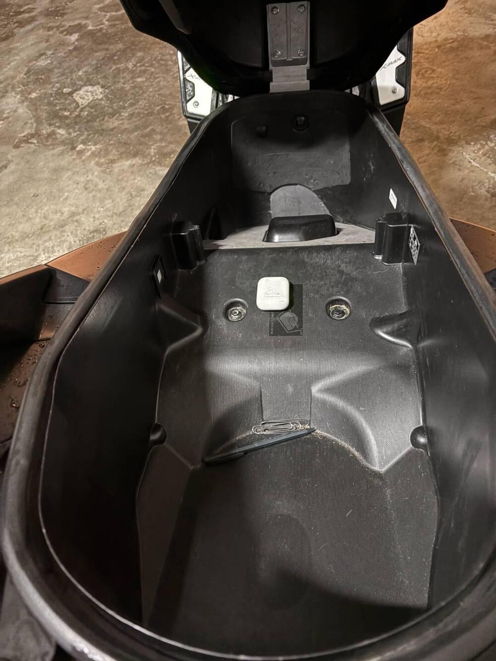 Yamaha X-Max 300 Iron Max (2019 - 20) (9)