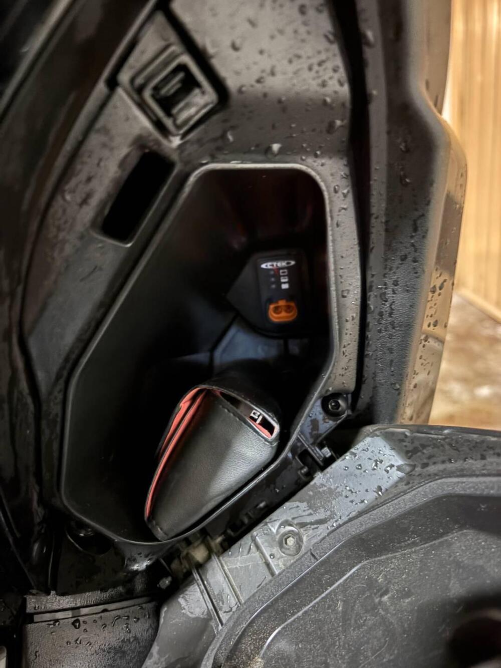 Yamaha X-Max 300 Iron Max (2019 - 20) (11)