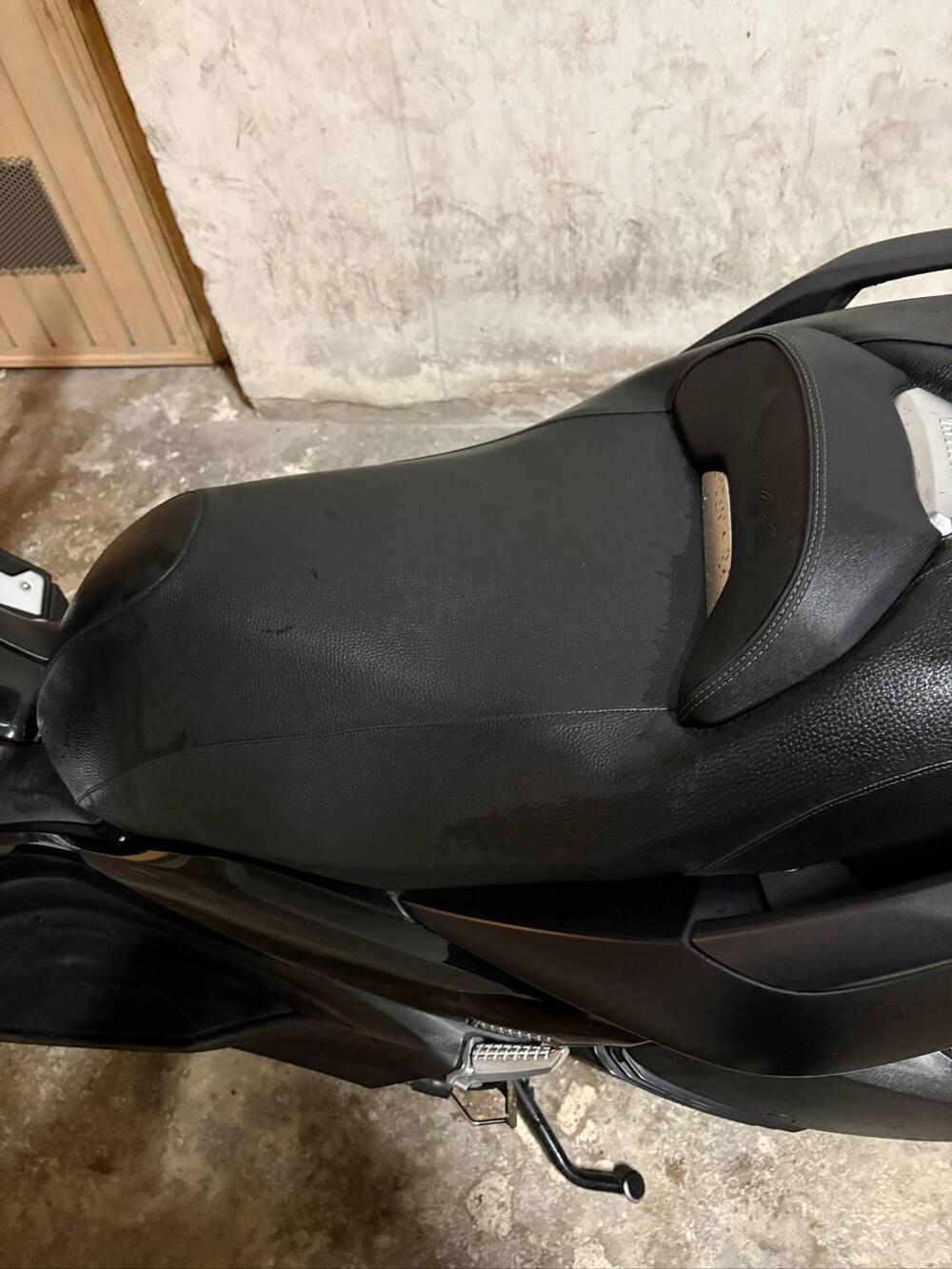 Yamaha X-Max 300 Iron Max (2019 - 20) (13)
