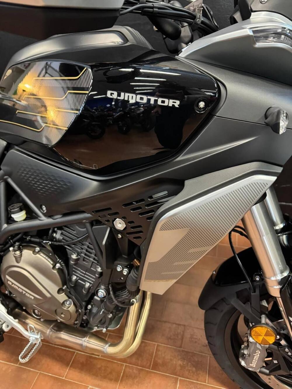 QJ Motor SRT 700 S (2025 - 26) (5)