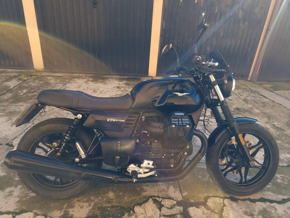 Moto Guzzi V7 III Stone (2017 - 20)