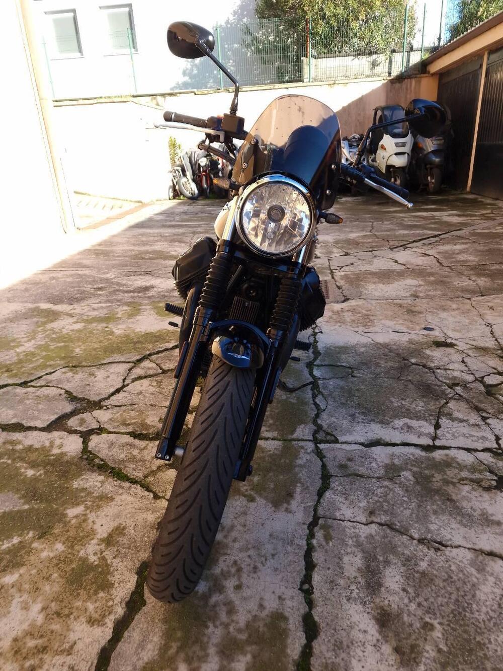 Moto Guzzi V7 III Stone (2017 - 20) (3)