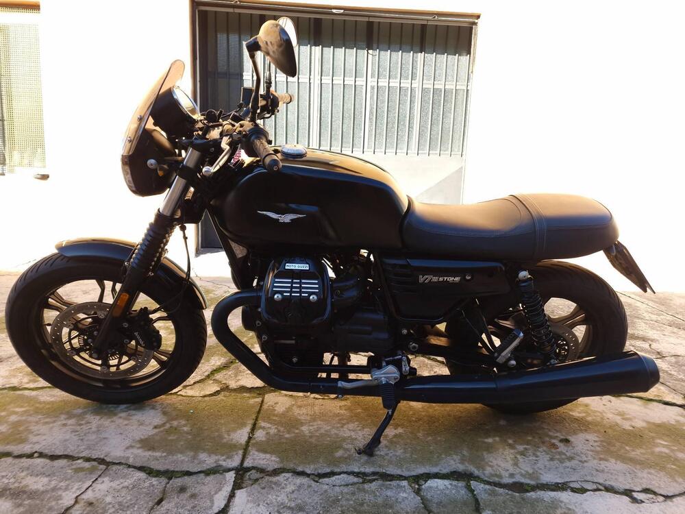 Moto Guzzi V7 III Stone (2017 - 20) (5)