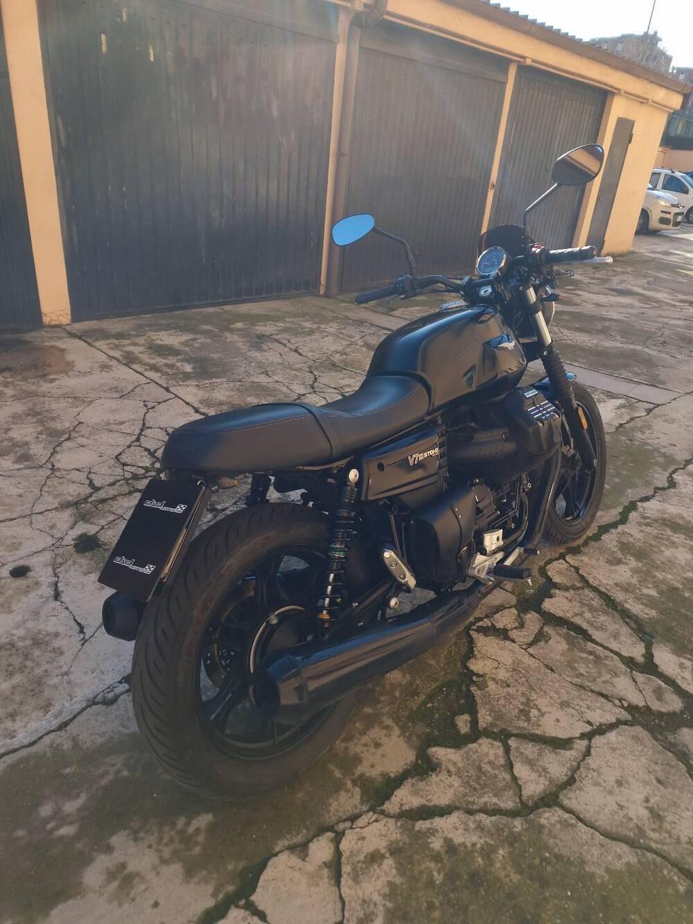 Moto Guzzi V7 III Stone (2017 - 20) (8)