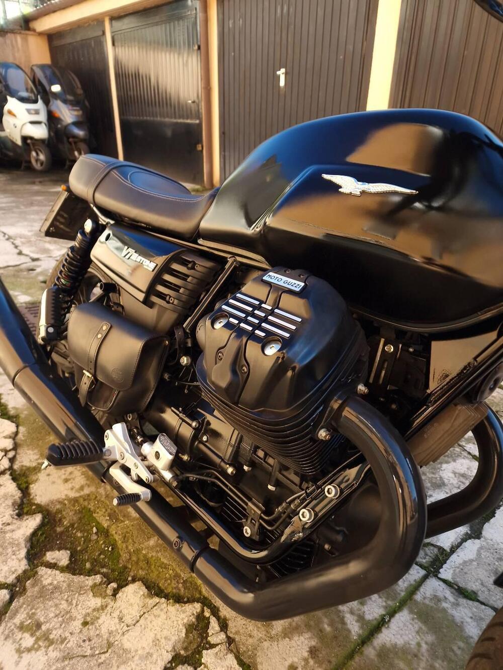 Moto Guzzi V7 III Stone (2017 - 20) (12)