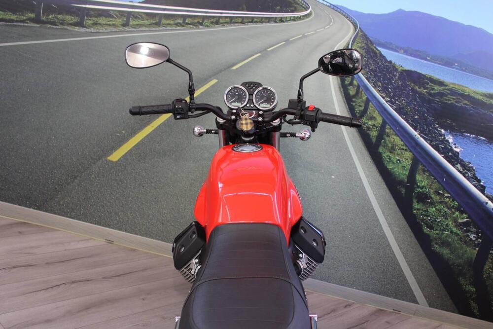 Moto Guzzi V7 Stone (2012 - 15) (20)