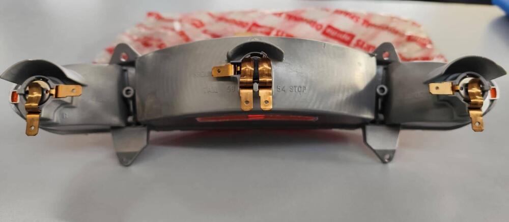 Fanale posteriore Aprilia SR 50 (cod. 8212596) (2)
