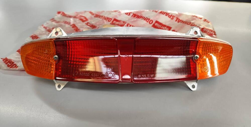 Fanale posteriore Aprilia SR 50 (cod. 8212596)