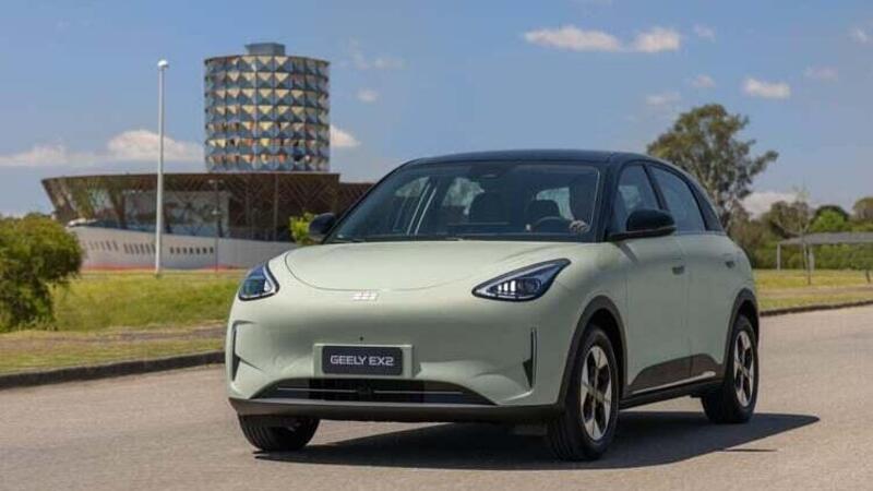 L&rsquo;auto elettrica pi&ugrave; venduta in Cina arriva in Europa a meno di 25.000 euro: ecco la Geely EX2