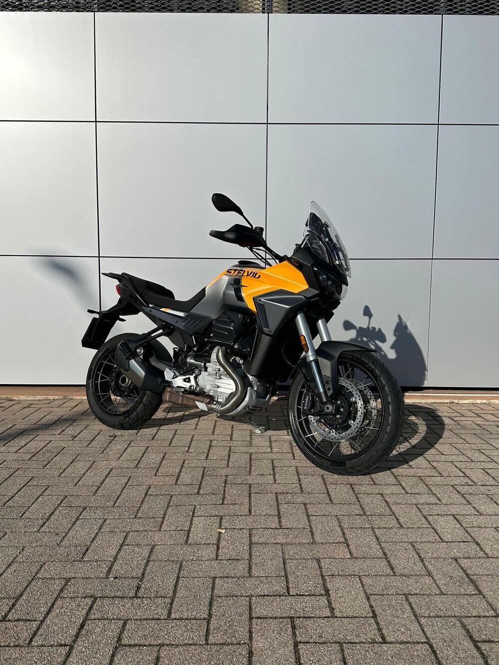 Moto Guzzi Stelvio (2024 - 26) (5)