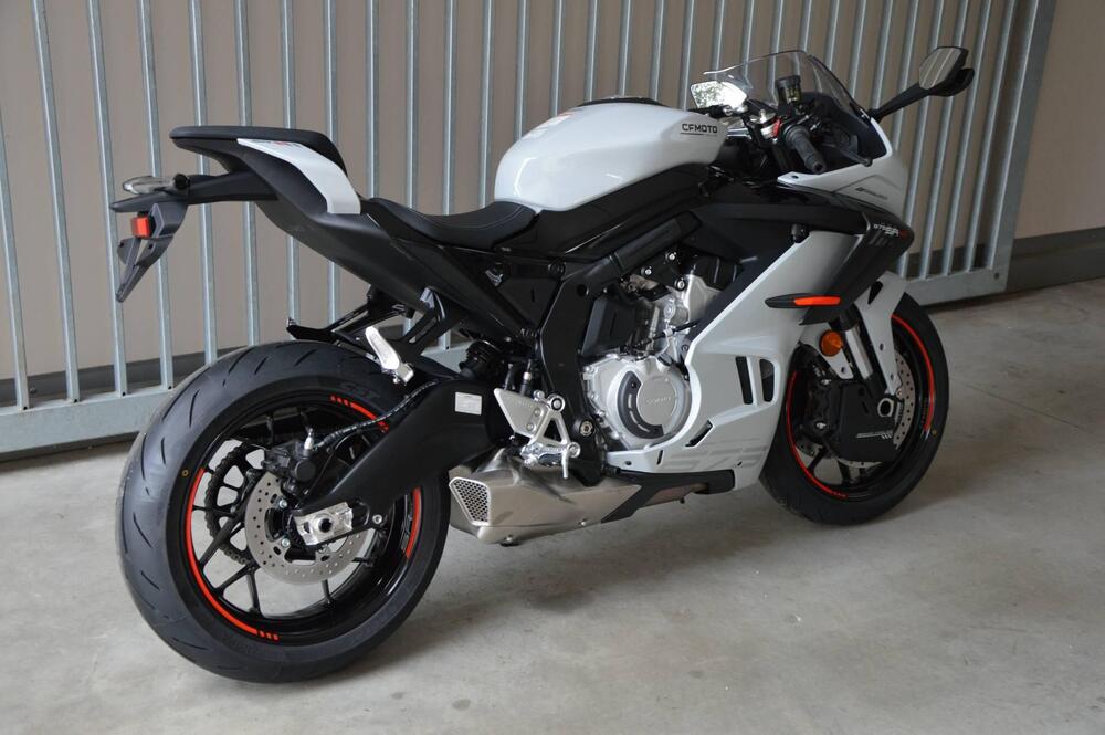 CFMOTO 675SR-R (2025 - 26) (7)