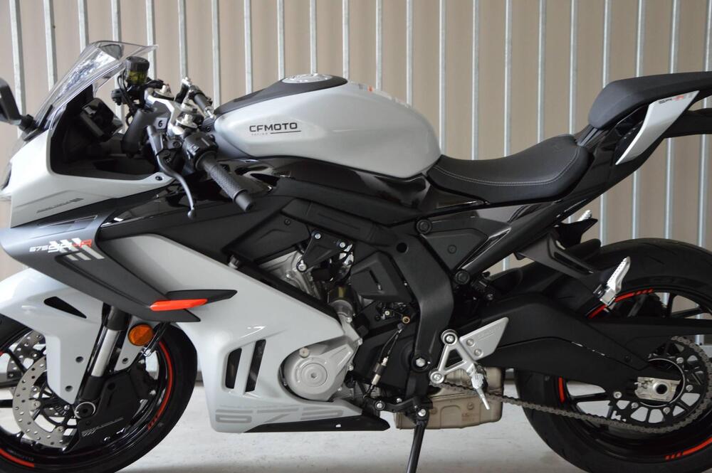 CFMOTO 675SR-R (2025 - 26) (9)