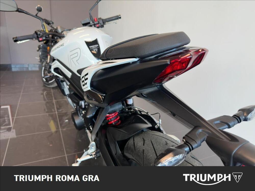 Triumph Street Triple 765 R (2023 - 26) (8)