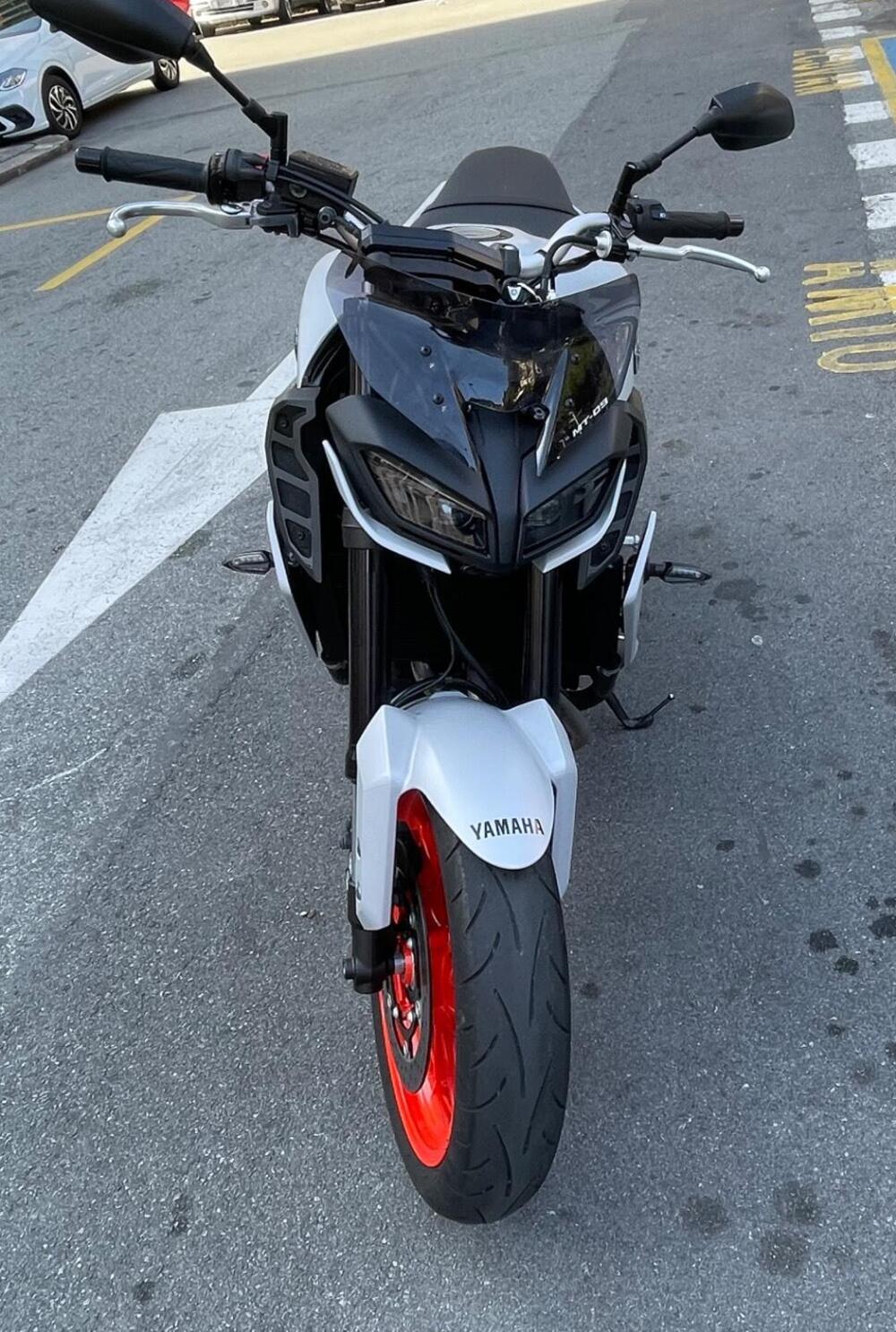 Yamaha MT-09 (2017 - 20) (3)