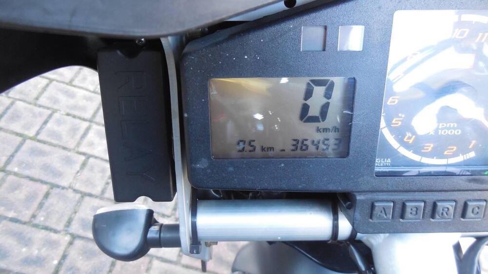 Aprilia RSV 1000 (2002) (4)