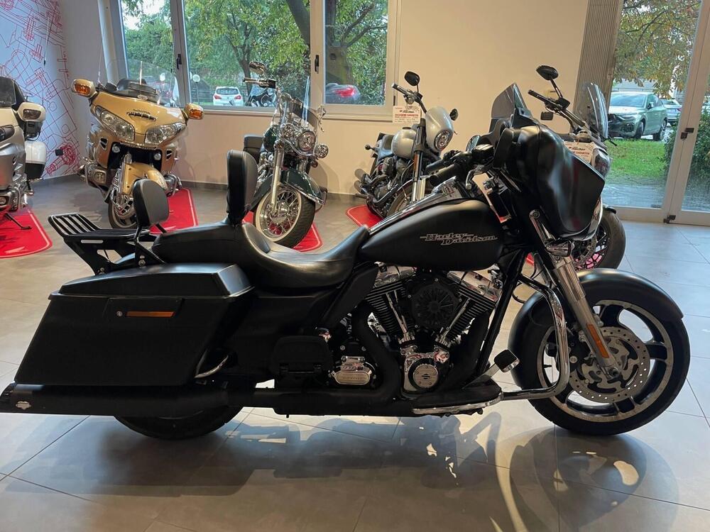 Harley-Davidson 1690 Street Glide (2011 - 13) - FLHX (2)