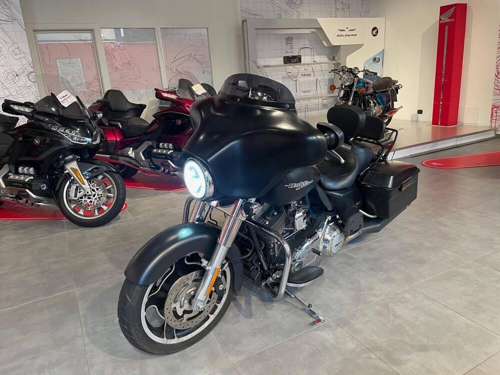 Harley-Davidson 1690 Street Glide (2011 - 13) - FLHX (3)