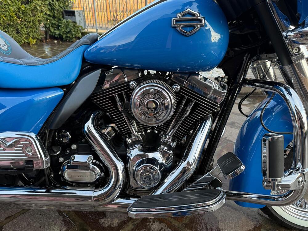 Harley-Davidson 1690 Street Glide (2011 - 13) - FLHX (6)