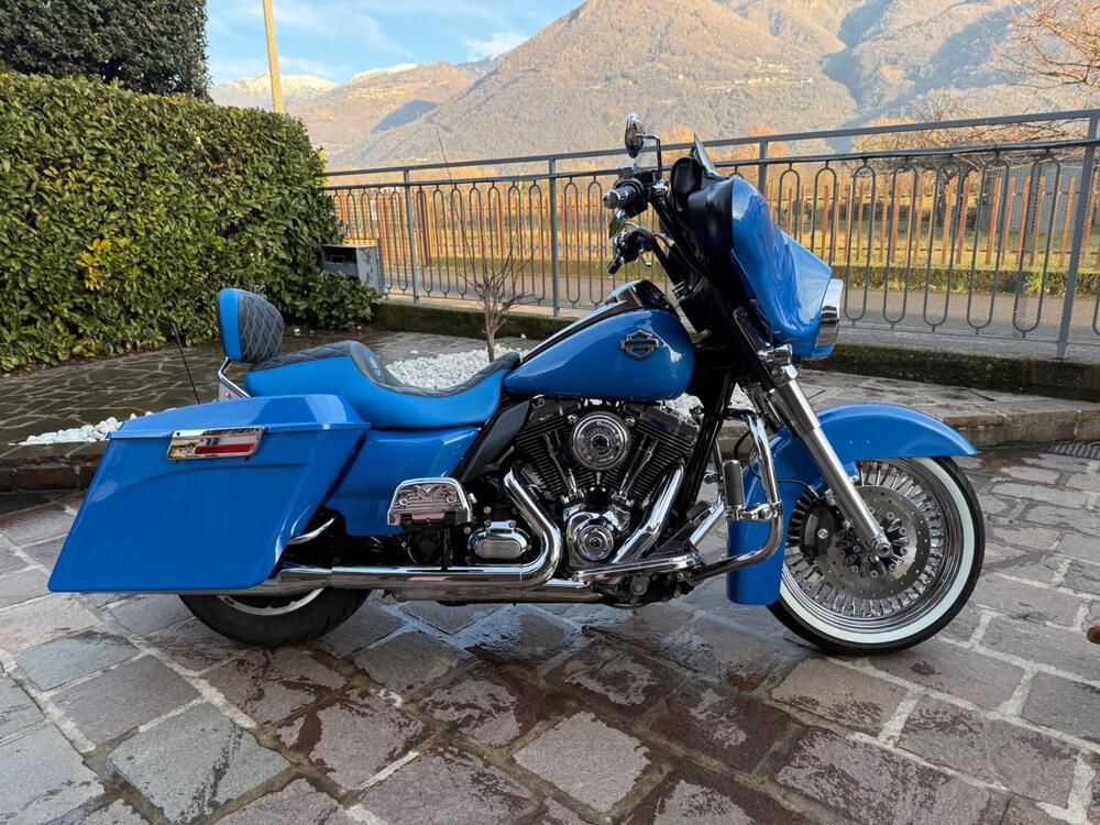 Harley-Davidson 1690 Street Glide (2011 - 13) - FLHX (2)