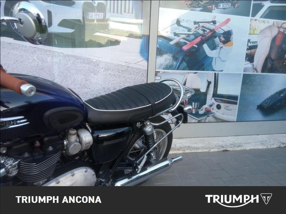 Triumph Bonneville T120 Stealth Edition (2024) (6)