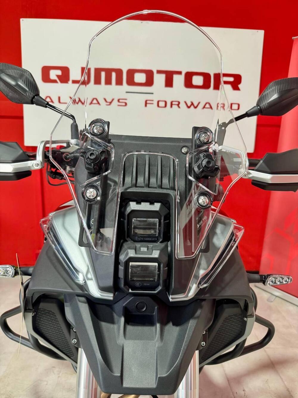 QJ Motor SRT 700 SX (2025 - 26) (4)